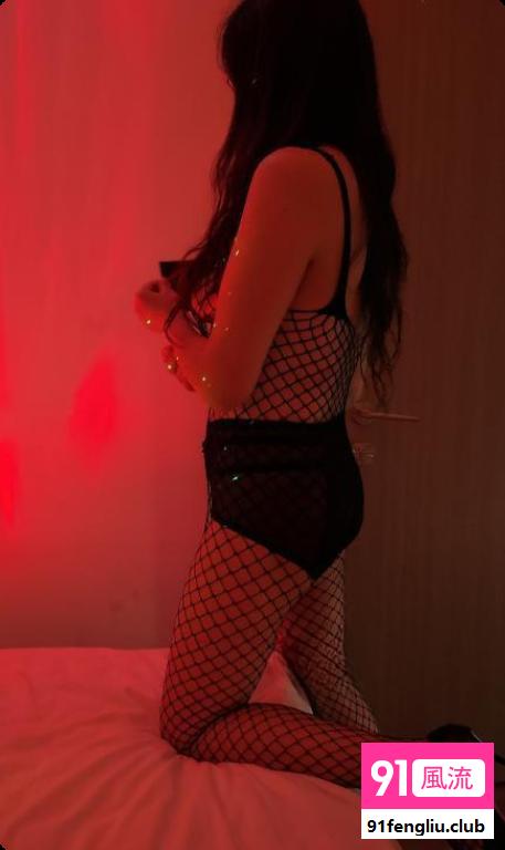 气质苗条眼镜少妇